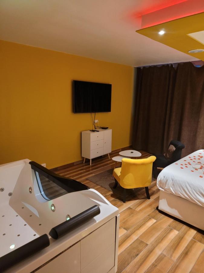 Spa Celyna Appartement Avec Jacuzzi Privatif Lyon Exterior foto
